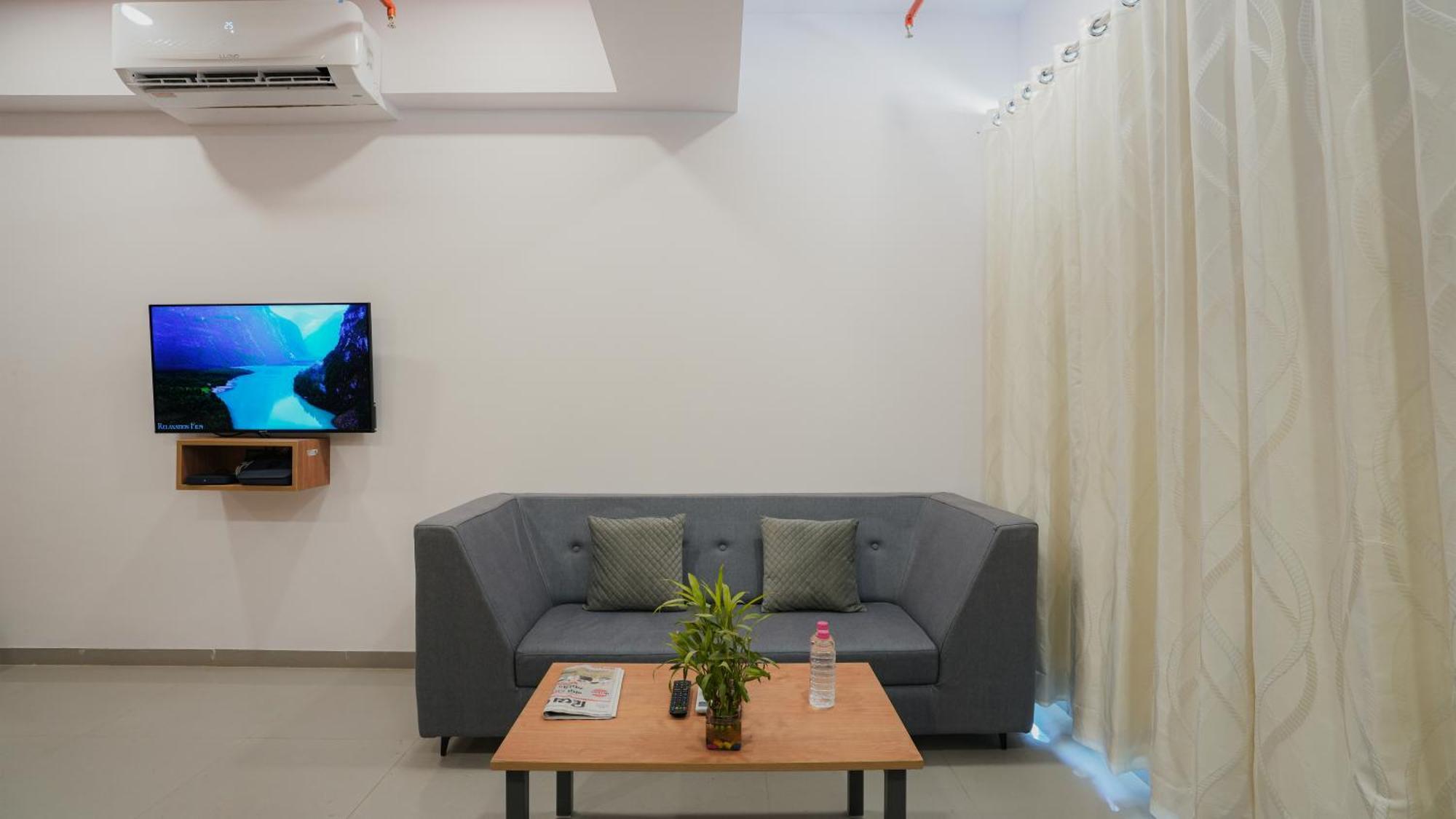 Hotel Downtown Gandhinagar Extérieur photo